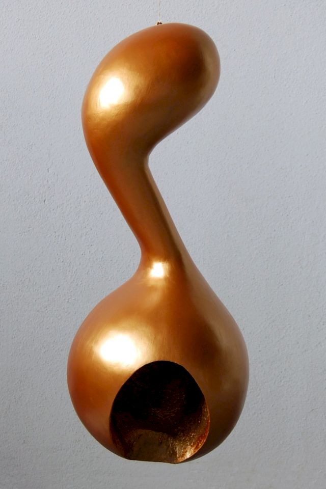 JOANA VASCONCELOS, Buni dourado (Golden Buni), 1994. Courtesy the artist