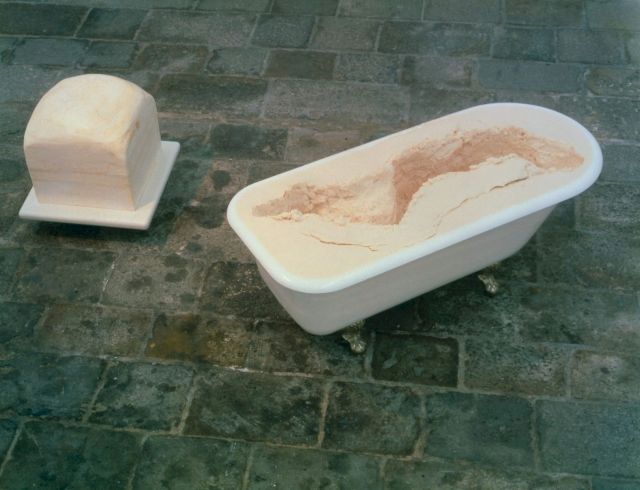 JANINE ANTONI, Eureka, 1993. Courtesy the Rubell Family Collection, Miami