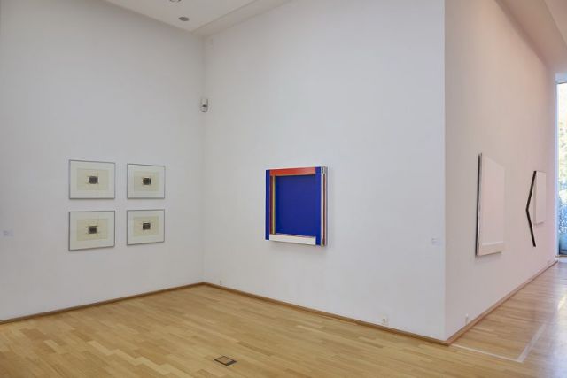 ULRICH RÜCKRIEM, Untitled, IMI KNOEBEL, Memories, IMI KNOEBEL, Weißer Winkel 2, + FRANÇOIS MORELLET, Steel Life #63. Photo: Hubert Kemper