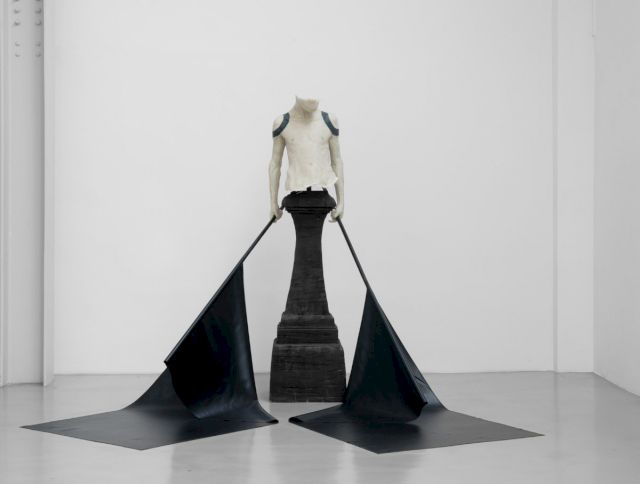 GREGOR GAIDA, Rest von schwarz, 2008. Courtesy Sammlung Reinking, Hamburg