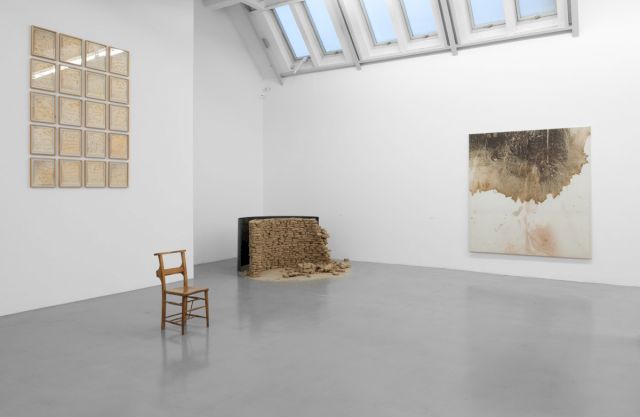 (l-r) VICTOR BONATO, 10.000 Seelen, 1990; MADELEINE DIETZ, Bogen, 2014 (executed); HERMANN NITSCH, Relikt aus der 50.Aktion, 1975. Courtesy Sammlung Reinking, Hamburg