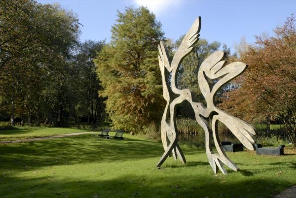 MENASHE KADISHMAN, Kissing Birds, 1999-2000. Photo: Marianne Obst