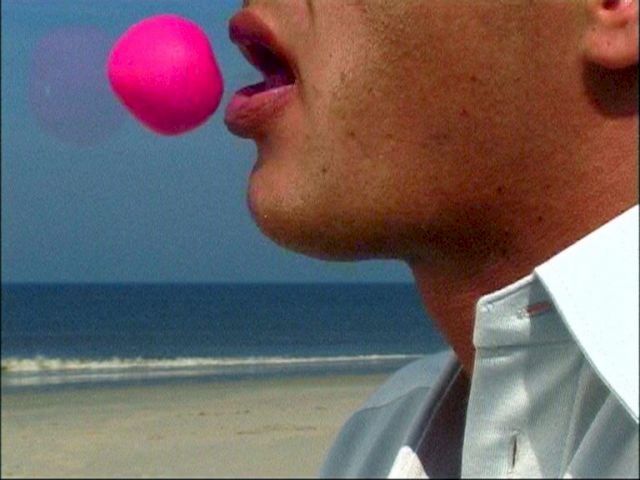 ANNIKA LARSSON, Pink Ball, 2002. Courtesy Sammlung Goetz, Medienkunst