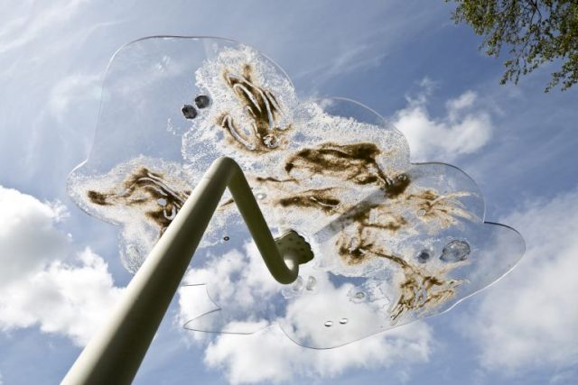 LAUREN GAULT, Lipstick-NASA, 2015. Courtesy Jupiter Artland, Photo: © Keith Hunter