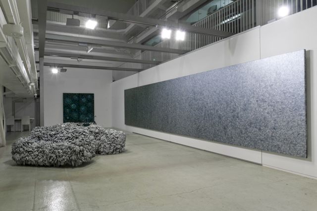 YAYOI KUSAMA, Accumulation of Hands, 1980, Bicycle and Tricycle, 1983. © the artist and TAKAHASHI COLLECTION, Tokyo. Photo: Hirose Hisaya