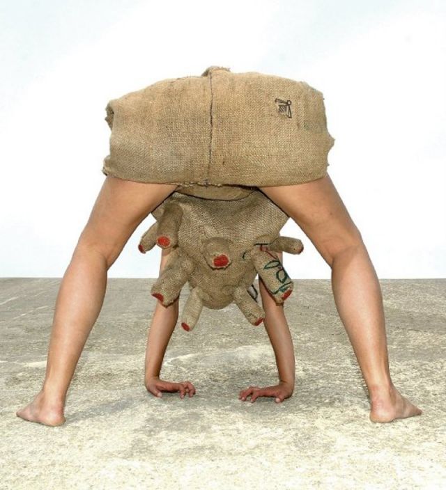 ZOÈ GRUNI, Copricapo IV, 2007. Courtesy the artist