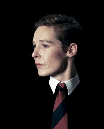 ROMAN SCHRAMM, Susanne als Arrow Collar Man