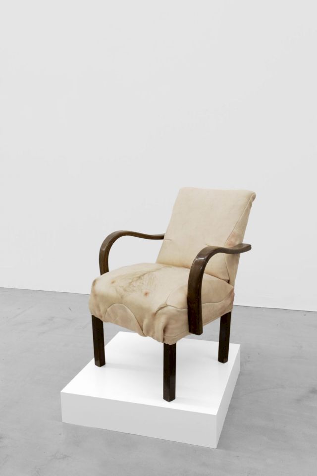 CLEMENS KRAUSS, Self-portrait as object, 2010. Courtesy Collection von Kelterborn, Frankfurt