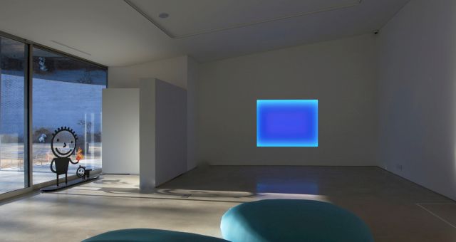 Kisoo Kwon, Fire Flower, 2007 (left) James Turrell, Atlantis, 2019 (right) Courtesy of Koohouse Museum