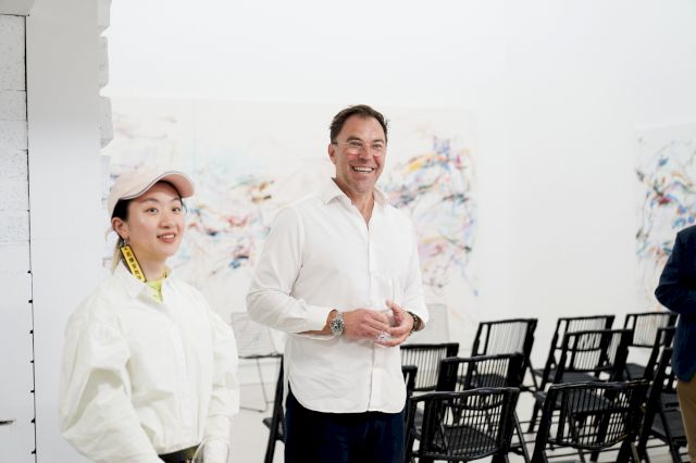 Matthias Arndt with artist Xiyao Wang at The Artbarn for the opening „The Endless Dream", December 2022, Photo: Ashley Ludkin