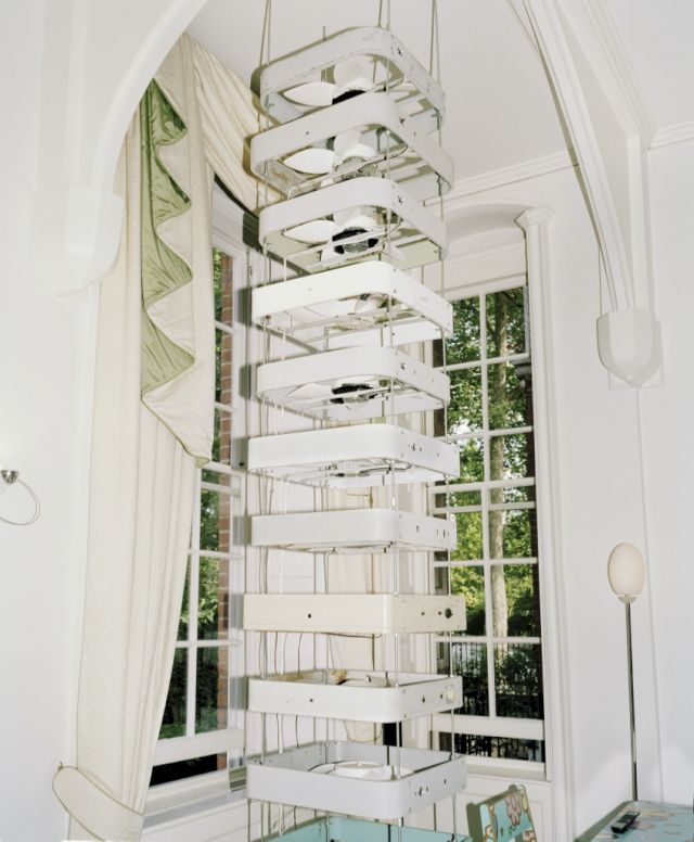 Palace Green, London, 2017; Nina Canell, Endless Column (Alternating Current for Twelve Electric Fans), 2009. Photo by Mathilde Agius