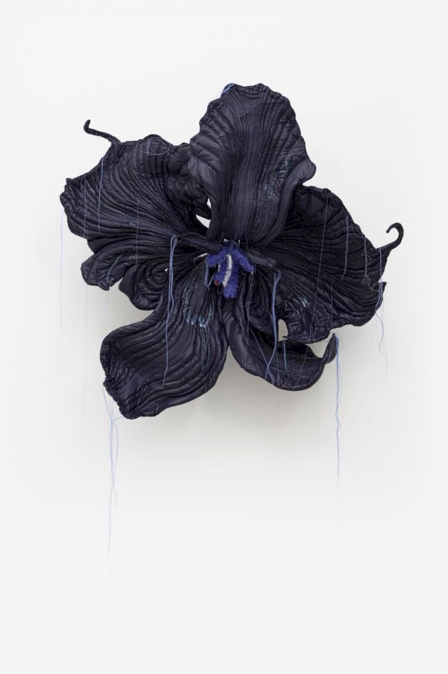 Woo Hannah, Full Bloom_bleeding, 2024, 88 x 85 x 20 cm, courtesy of the artist & Lee Soyoung