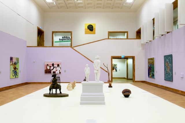 Artwork on the top wall: Oluwole Omofemi (2021), artworks on bottom walls, from left to right: Emma Odumade (2020-2021), Thenjiwe Niki Nkosi (2021), Iris Kensmil (2016-2021), Simphiwe Ndzube (2022), Sthenjwa Luthuli (2018), sculptures: Tschabalala Self (2022), Wabi Dossou (2022), Samson Kambalu (2021), Wangechi Mutu (2016), Zizipho Poswa (2023). Courtesy Kunsthal KAdE Amersfoort, Africa Supernova, 2023, Photo: Mike Bink