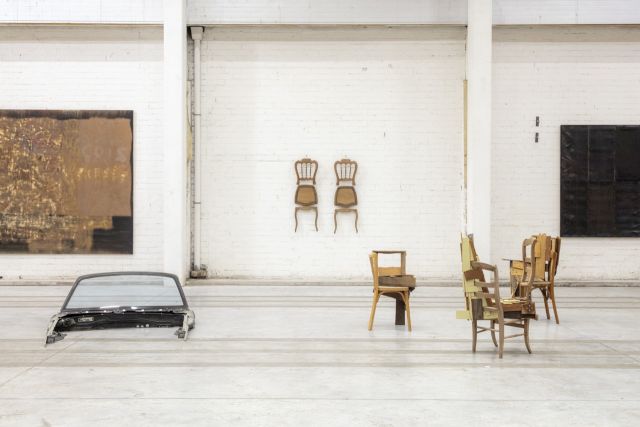 Installation view with works by Lizen Frederik, Marinda Vandenheede, Martin Laurent and Charlotte Vandenbroucke. Photo by Valerie Clarysse