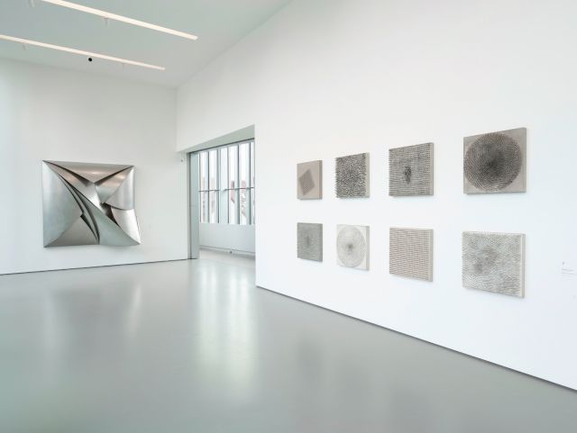 Exhibition view “Anything but flat” with works by Erich Hauser and Günther Uecker, 2024, Photo: Daniel Scheffold